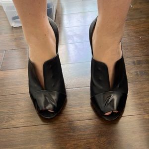 Black Heel / Pump